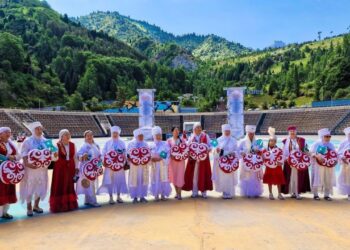 660 лоскутных корпеше на «Медеу»: Казахстан претендует на рекорд Гиннеса