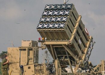 «Железный купол» Израиля оказался не таким железным — мнение российского аналитика (видео)