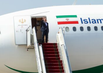 Президент Ирана вылетает в Катар на экстренный саммит лидеров исламских стран после ударов Израиля
