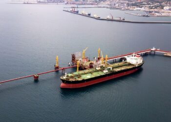 Нефтяной танкер в подарок Туркменистану