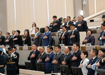 Кто состоит в инициативной группе за самороспуск парламента 7 созыва? Фамилии