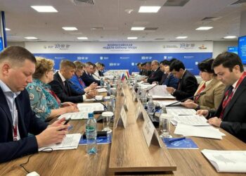 Таджикистан и Россия обсудили привлечение трудовых мигрантов — подробности