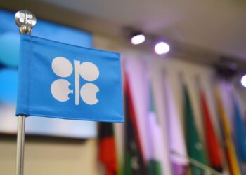 ОПЕК+ отрицает «нефтяной потоп», но цены падают
