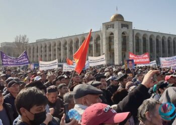 Кыргызстан вновь продлил ограничения на митинги: где можно собираться и что будет дальше