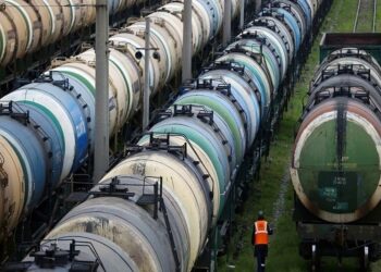 Кыргызстан начал импорт ГСМ из Казахстана, Азербайджана и Беларуси: снизятся ли цены?