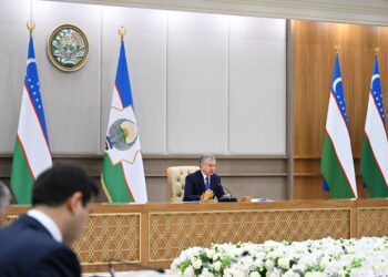 Мирзиёев уволил чиновников за провал в борьбе с бедностью