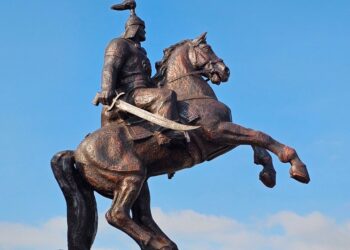 В Токтогуле открыли памятник Садыр хану — лидеру, изменившему карту кыргызских земель