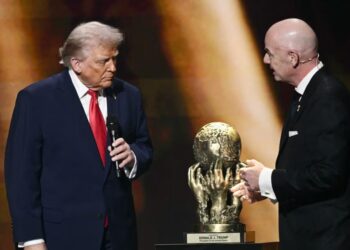 ФИФА вручила Трампу свою первую «Премию мира»: политический жест под видом футбольной церемонии