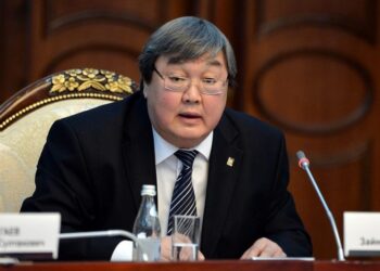 Где в парламенте Кыргызстана действительно принимаются ключевые решения? — мнение экс-спикера