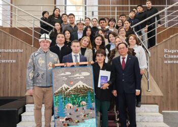 Центр кыргызского языка и манасоведения открыли в КРСУ