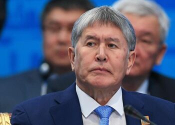 Алмазбек Атамбаев лишён государственных наград Кыргызстана