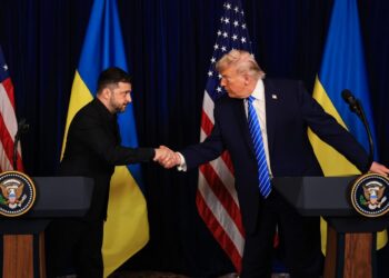 Трамп и Зеленский обсудили мирный план по Украине на встрече во Флориде