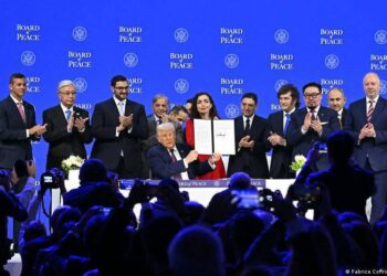 Трамп официально учредил Совет мира и стал его председателем. Кто участвовал, а кто отказался?