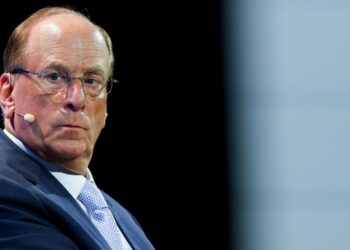 Глава BlackRock предупредил о рисках ИИ для рабочего класса