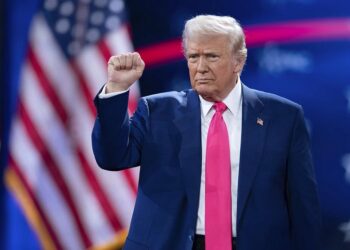 Трамп опроверг слухи о подготовке войны с Ираном: что стоит за заявлениями и как развивался кризис