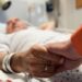 Тяжелобольные в Кыргызстане будут бесплатно получать обезболивающее и амбулаторное лечение