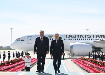 Президент Таджикистана с государственным визитом прибыл в Узбекистан