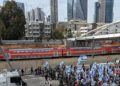 Израиль выходит на улицы: протесты усиливают давление на власть и поднимают вопрос досрочных выборов
