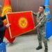 Символ дружбы: посол Ирана подарил ковер ручной работы с изображением флага Кыргызстана за гумпомощь народу Ирана