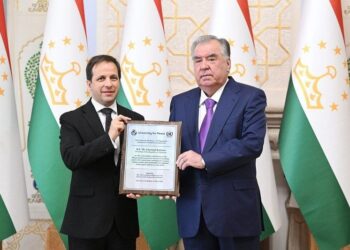 Президент Таджикистана получил международное признание от Университета мира ООН