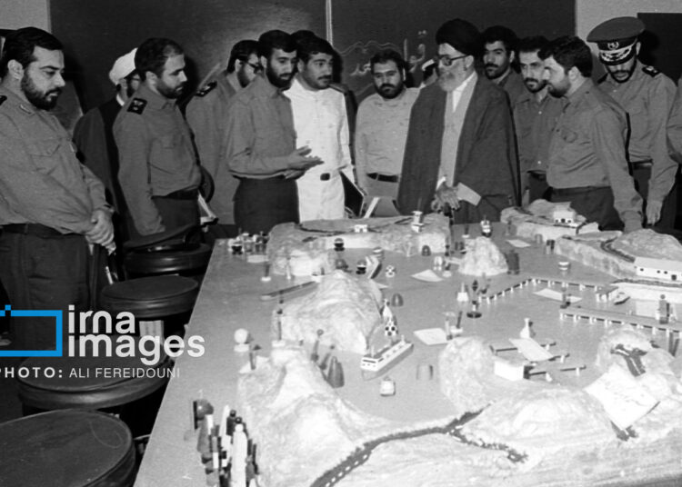 В Иране опубликована фотохроника первых лет руководства Али Хаменеи