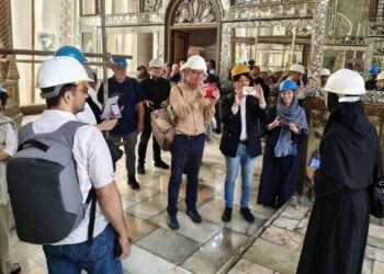 Более 150 представителей мировых СМИ осмотрели повреждения дворца Голестан