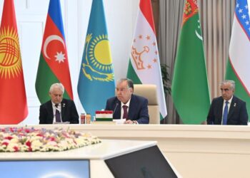 Рахмон предложил странам Центральной Азии построить крупные нефтеперерабатывающие заводы