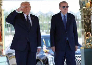Tehran Times: Иран передал Турции свое недовольство из-за приема Трампа на фоне похорон Хаменеи