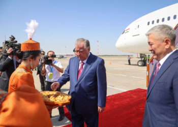 Глава Таджикистана прибыл в Бишкек на саммит ШОС — ФОТО