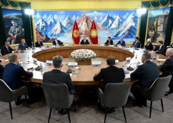 Кыргызстан предложил России новые совместные производства: Жапаров встретился с губернаторами российских регионов