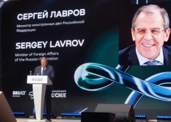 Лавров открыл «Диалог о фейках»: участникам представили доклад о Буче и «кровавых инсценировках»