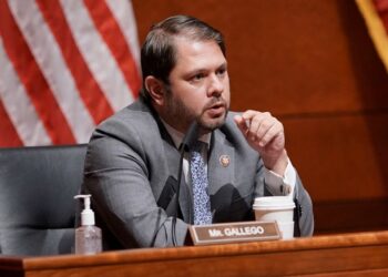 В Сенате США потребовали прекратить войну с Ираном, расходы на которую превысили $43 млрд