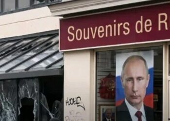 Действительно ли портрет Путина стал оберегом для магазина сувениров во время беспорядков во Франции?